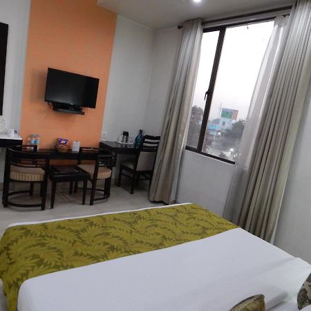 Hotel The Marque Mathura Ngoại thất bức ảnh