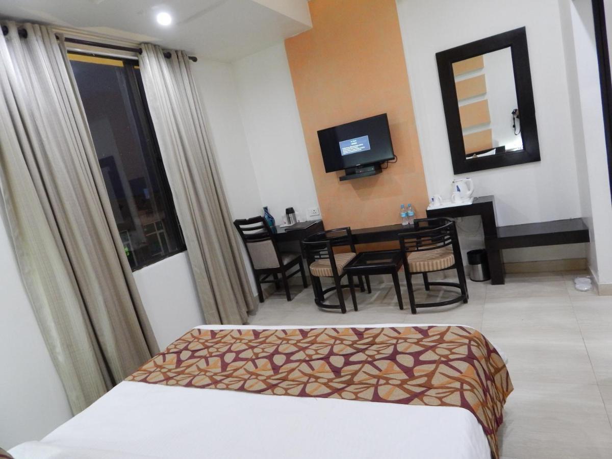 Hotel The Marque Mathura Ngoại thất bức ảnh