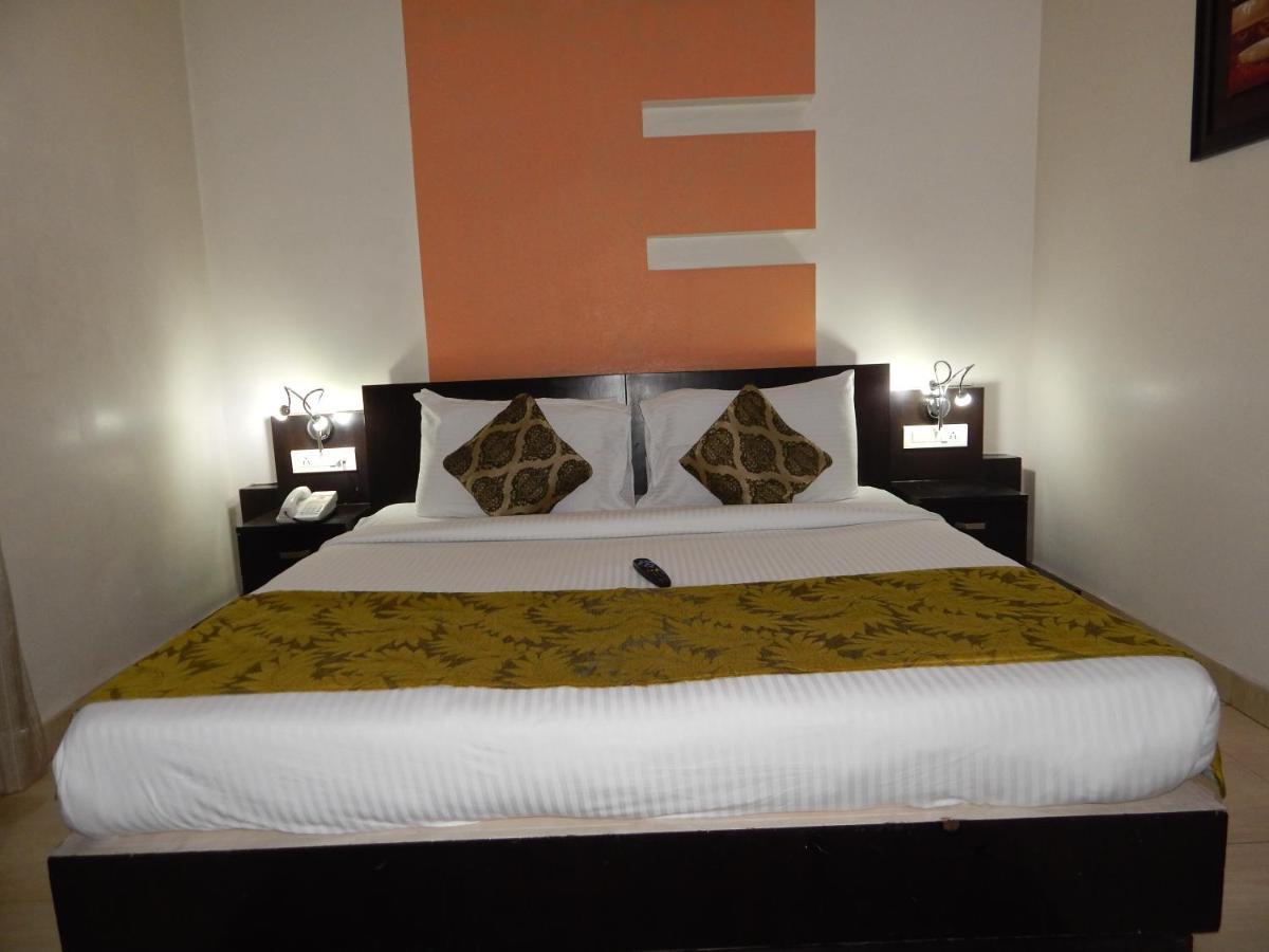 Hotel The Marque Mathura Ngoại thất bức ảnh