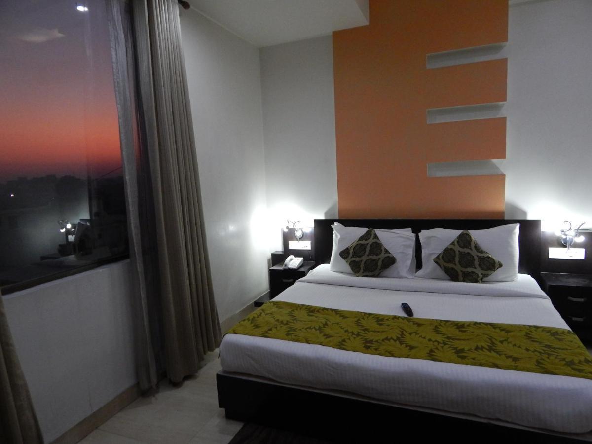 Hotel The Marque Mathura Ngoại thất bức ảnh