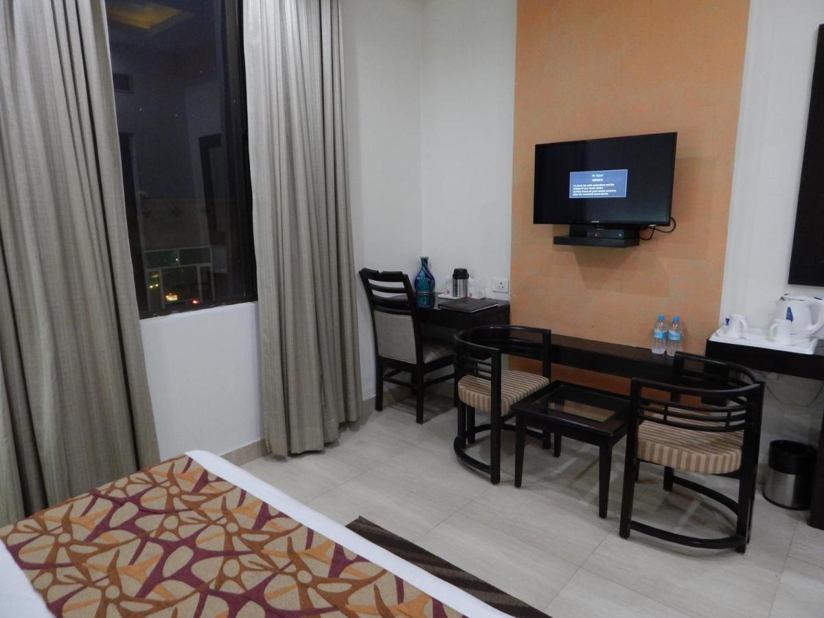 Hotel The Marque Mathura Ngoại thất bức ảnh