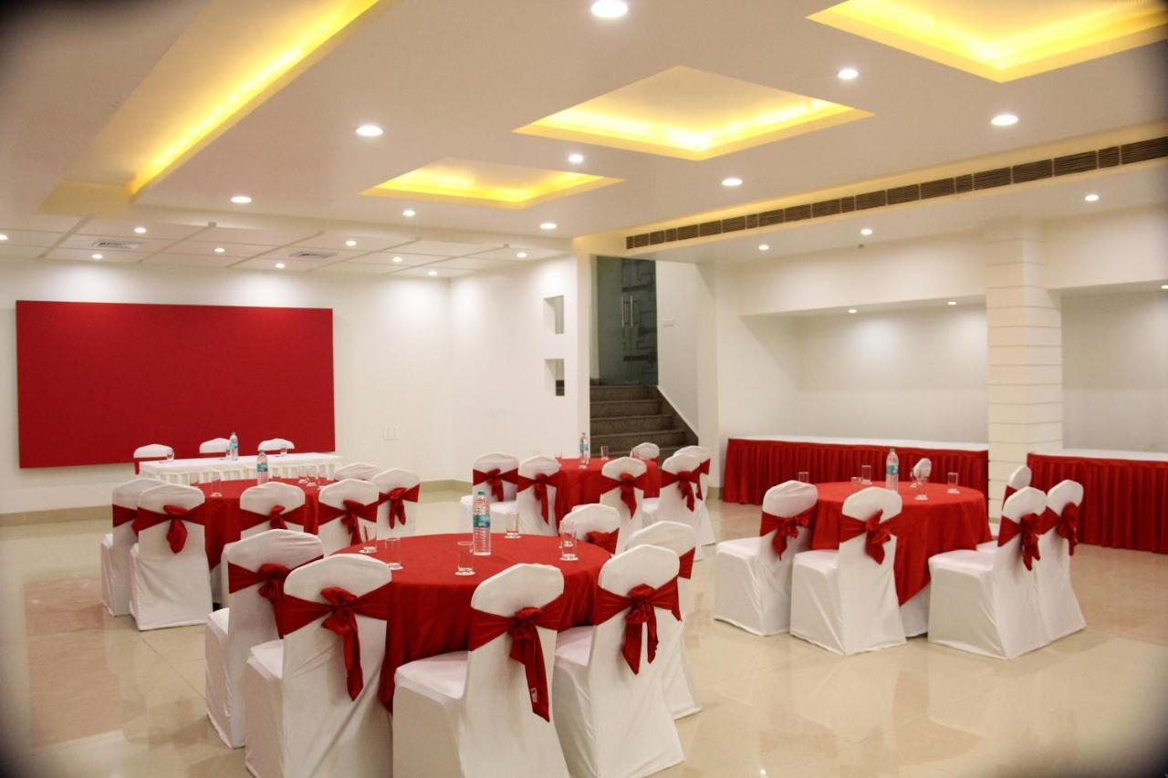 Hotel The Marque Mathura Ngoại thất bức ảnh