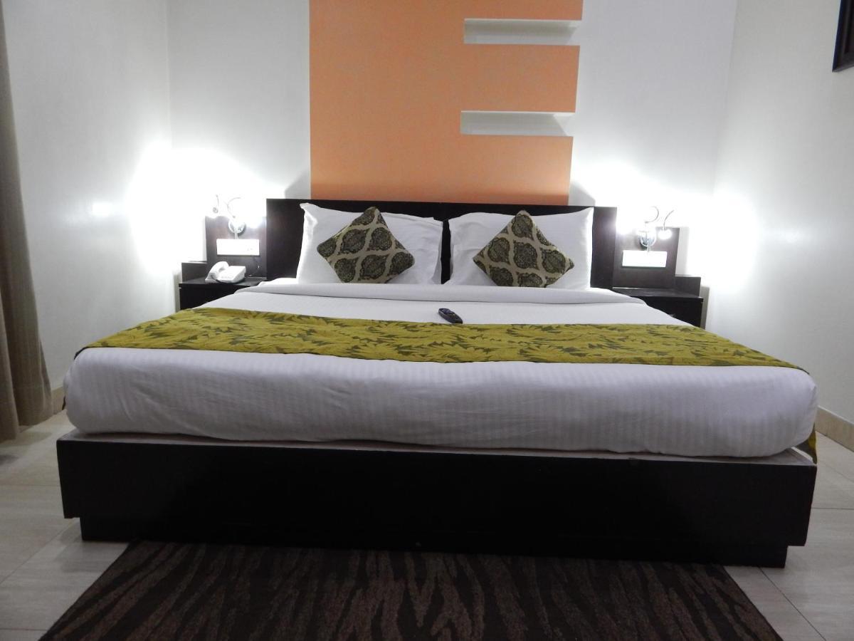Hotel The Marque Mathura Ngoại thất bức ảnh