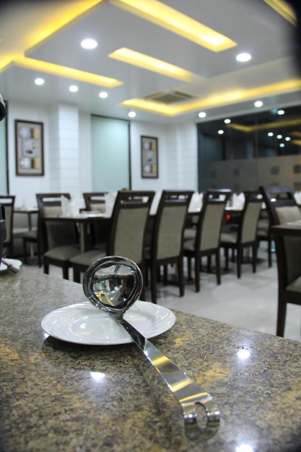 Hotel The Marque Mathura Ngoại thất bức ảnh