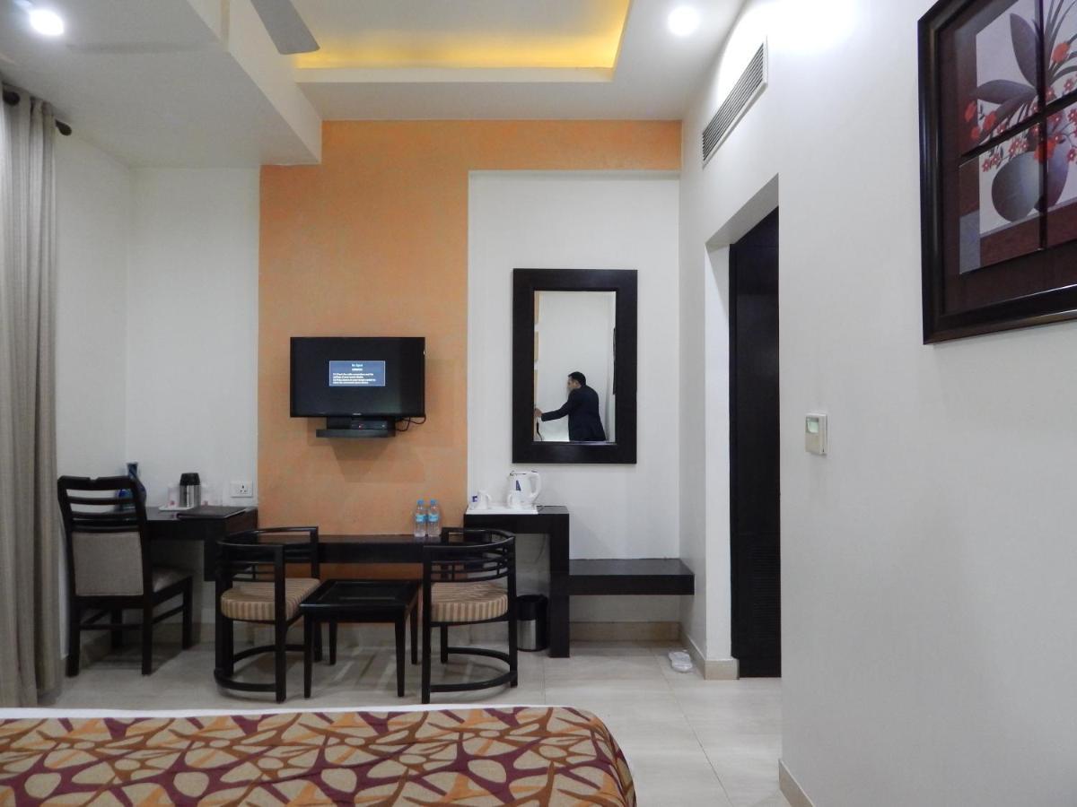 Hotel The Marque Mathura Ngoại thất bức ảnh